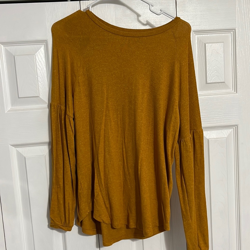 blouse with puffy sleeves